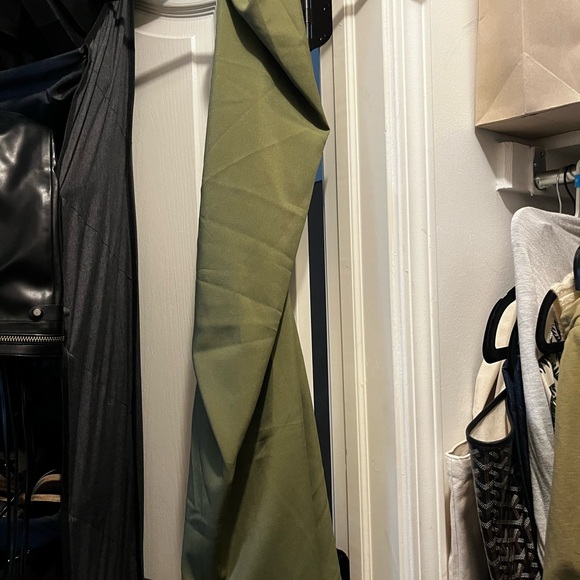 PrettyLittleThing Backless Green Dress - Picture 1 of 2